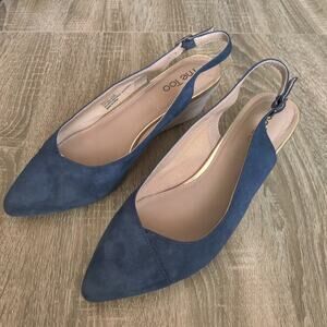 Me Too Slig Back Wedged Pointed Heel Size 10M Navy Suede Leather